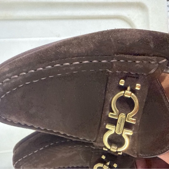 Ferragamo 9AA Narrow Suede Flats Gold Buckle Leather Bottom Italy - Picture 6 of 11